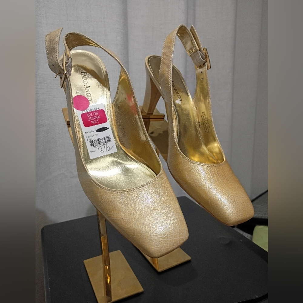 NWT.AngiEnzoolini Eairvette leather Gold Slingback Heels